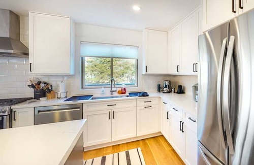 Springs House | Beautiful Renovated Hamptons Vacation House with Large Pool