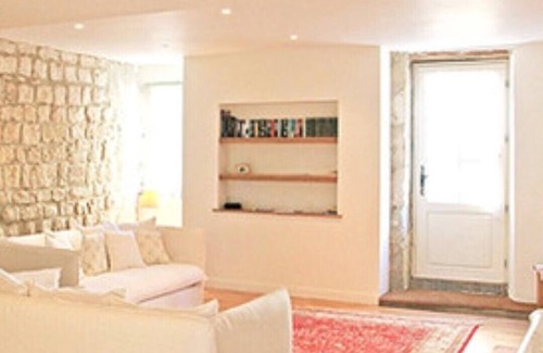 Eymet Cottage | Beautiful renovated Townhouse with private courtyard.