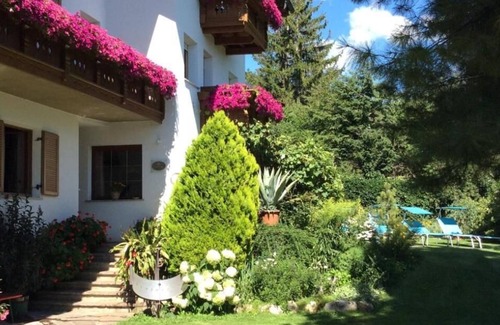 Naz Bed & Breakfast | Beautiful Residence Klementhof with garden and a seasonal outdoor pool