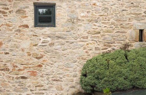 Cabanas House | Beautiful restored two bedroom stone house in As Fragas