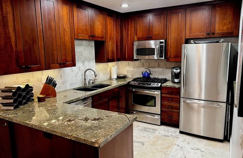 The Morrison Condo | Beautiful & Romantic Downtown Private Pool & Spa. Amazing Westerly facing views