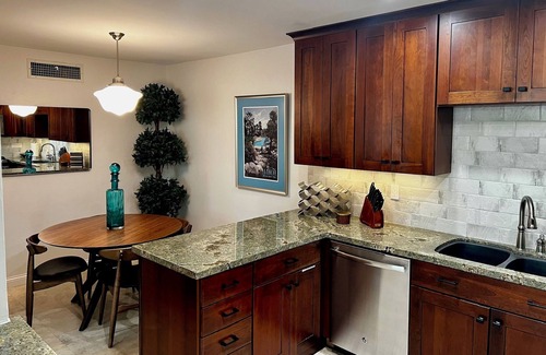 The Morrison Condo | Beautiful & Romantic Downtown Private Pool & Spa. Amazing Westerly facing views