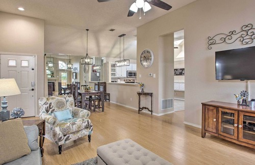 Rowlett House | Beautiful Rowlett Getaway ~ 20 Mi to Dallas!