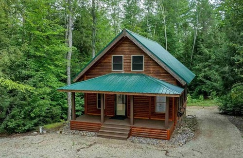 Wetmore Cabin | Beautiful Rustic 3-Bedroom Cabin Near Munising-Next To UTV/ATV/Snowmobile Trails