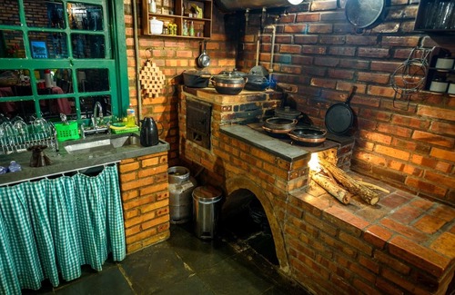 Rio Acima Cottage | Beautiful Rustic House with 8 Private Waterfalls