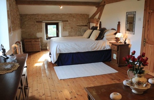 Lizant Other | Beautiful S Facing Farmhouse. Overlooks secluded/private pool + cover HEATING.