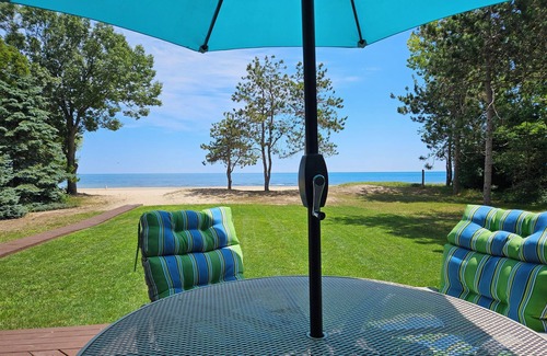 Oscoda Cottage | Beautiful Sandy Beach on Lake Huron