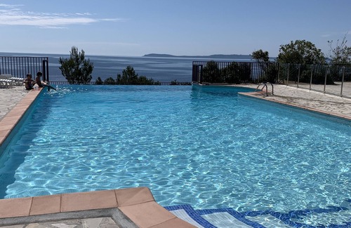 Le Lavandou Villa | Beautiful sea view apartment with heated pool, direct beach access Pramousquier