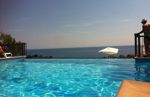 Le Lavandou Villa | Beautiful sea view apartment with heated pool, direct beach access Pramousquier
