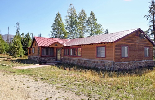 Grand Lake Cabin | Beautiful secluded setting on one acre that borders RMNP.