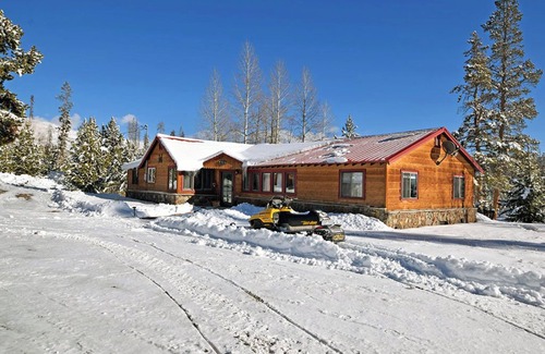 Grand Lake Cabin | Beautiful secluded setting on one acre that borders RMNP.