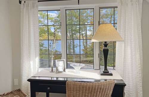 Damariscotta House | Beautiful, Secluded Pemaquid Lake Front Home