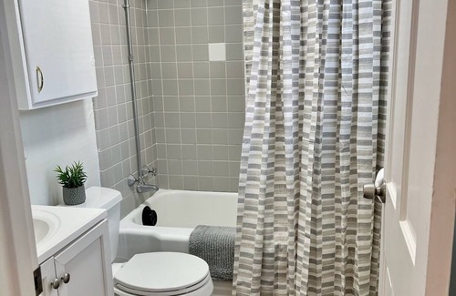 Lake Bluff Apartment | Beautiful self contained apartment downtown Lake Bluff