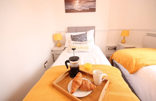Leatherhead Apartment | Beautiful Serviced Apartment in Leatherhead first floor