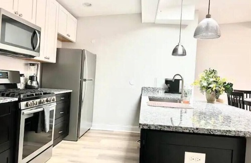 Downtown Baltimore Apartment | Beautiful skylight Inner Harbor Downtown Apartment
