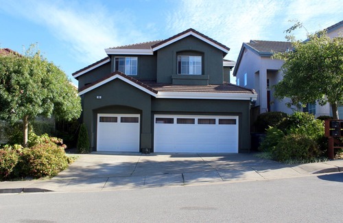 Sunshine Gardens House | Beautiful Spacious Single Family Home with Hot Tub