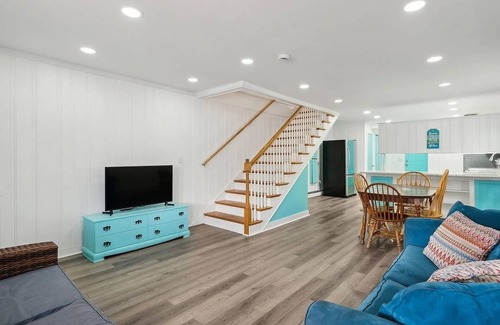 Old Orchard Beach Apartment | Beautiful, spacious duplex unit , juststeps from the sandy beach!