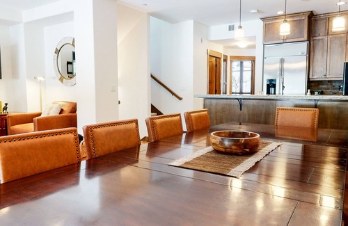 Woodwinds House | Beautiful Spacious Modern, On Golf Course! Hot Tub, Gas Grill, Game Room