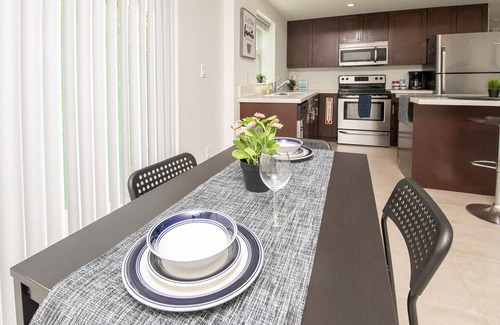 Royal Poinciana Apartment | Beautiful Spacious 2/1 Apt with Parking/Wifi/Laundry in the Heart of Hollywood!