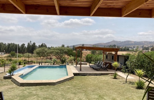 Limache Cottage | Beautiful spacious and bright country house with large windows