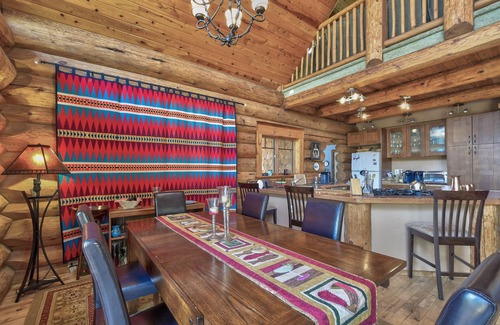 Browns Valley House | Beautiful spacious luxury Log Home on 6 acres with 30 foot ceilings and Creek