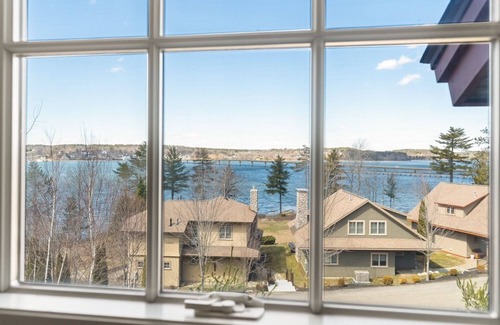 Edgecomb House | Beautiful spacious vacation rental home with views of the Sheepscot River