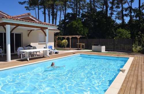 Sanguinet Villa | Beautiful Spacious Villa With Own Pool In Fabulous Location Close To Lake & Sea