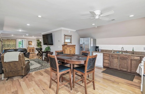 Lexington House | Beautiful & Spacious with Hot Tub, Game Room & More. Large Yard Near the Dam!