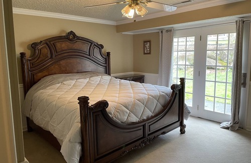 Vancouver House | Beautiful specious house with nearby lake, waterfront, dining and entertainment.