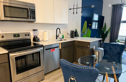 Elizabeth Apartment | Beautiful Studio Near Airport 6523