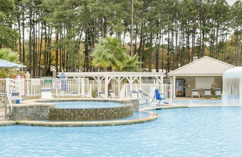 Flint Apartment | Beautiful studio unit at resort, sleeps 2