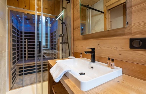 La Clusaz Apartment | Beautiful Studio with Sauna in the Heart of the Village