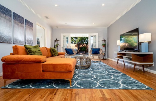 Van Nuys House | Beautiful Sunny Southern California Oasis
