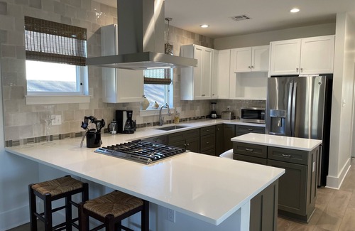 West Riverside House | BEAUTIFUL SUPER COMFORTABLE 3/3 TOWNHOME - BEST LOCATION!
