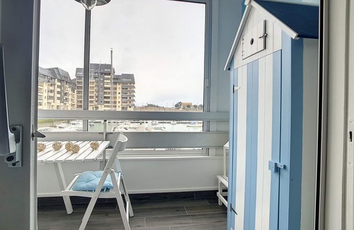 Courseulles-sur-Mer Apartment | Beautiful T3 near beaches, marina, parking, WiFi