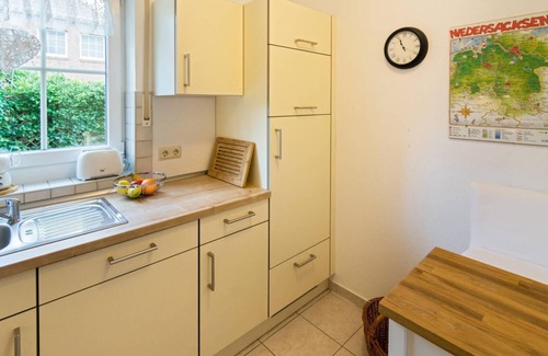 Westeraccumersiel House | Beautiful terraced house on the beach in a central location