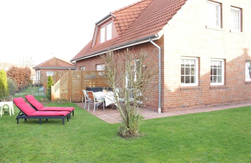 Westeraccumersiel House | Beautiful terraced house on the beach in a central location