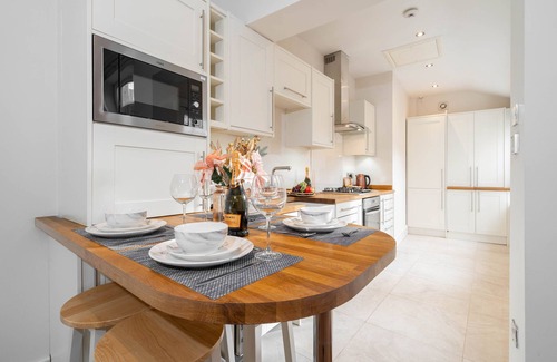 Edgbaston Cottage | Beautiful Townhouse in Birmingham's Leafy Suburbs