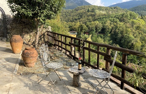 Casoli House | Beautiful traditional stone house in the hillside village of Casoli, Tuscany