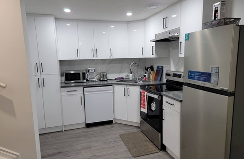 Beaumont House | Beautiful Tranquil One Bedroom, calm, cozy and clean Basement Suite