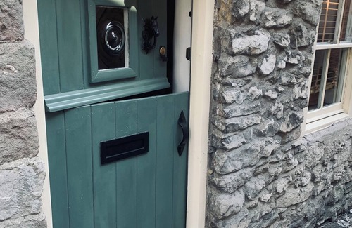 Wirksworth Cottage | Beautiful two-bedroom stone cottage in Wirksworth, Derbyshire, Pet Friendly