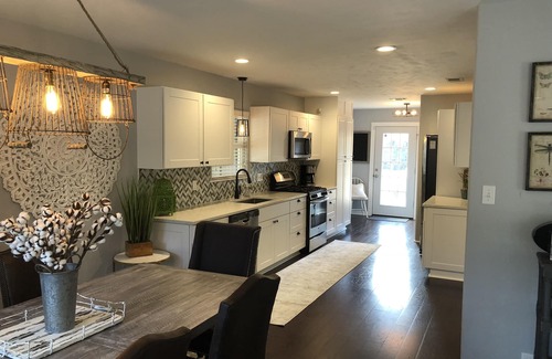 Fredericksburg House | Beautiful Updated/Decorated Quaint Cottage in the Heart of Fredericksburg