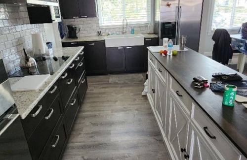 Golden Beach House | Beautiful updated home - Walk to Beach