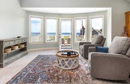 Hampton House | Beautiful Upscale Oceanside Home on Plaice Cove
