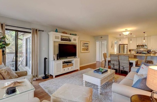 Palmetto Dunes Villa | Beautiful Villa steps from the beach, golfing, restaurants, and much more!