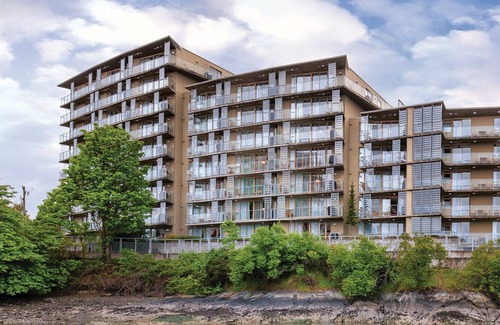 Inner Harbour Condo | Beautiful Victoria in SUMMER-2 BR with plenty of room to play!