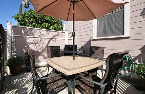 Sherman Heights Condo | Beautiful Victorian Unit with Private Patio, BBQ Close to DT, Convention Center