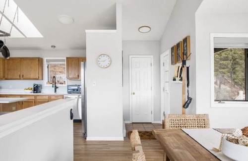 Richmond Hill Corridor House | Beautiful View Point Villa | Conifer, CO