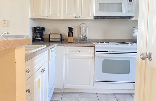 Navarre Beach Condo | Beautiful Views 2 Bdrm Beachfront Condo at The Pearl 405