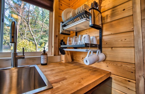 East Central House | Beautiful Views, 2+ Private Parking Spaces, Peace & Quiet, Pet & Family friendly